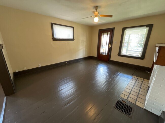 Foto del edificio - 357-359 Midland Ave