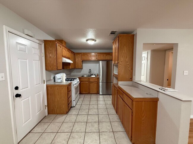 Foto del edificio - 1608 Rockrose Rd