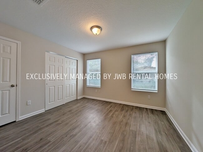Foto del edificio - 1532 W 24th St