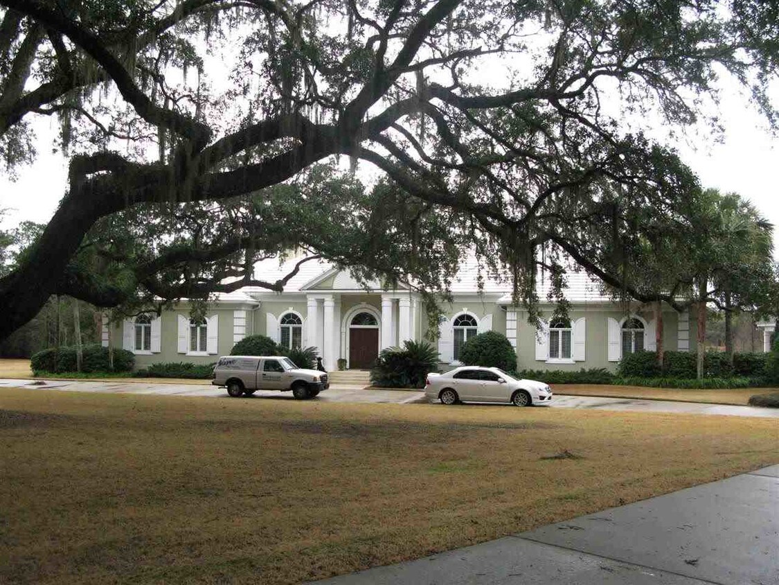 Foto principal - 10300 McCracken Rd
