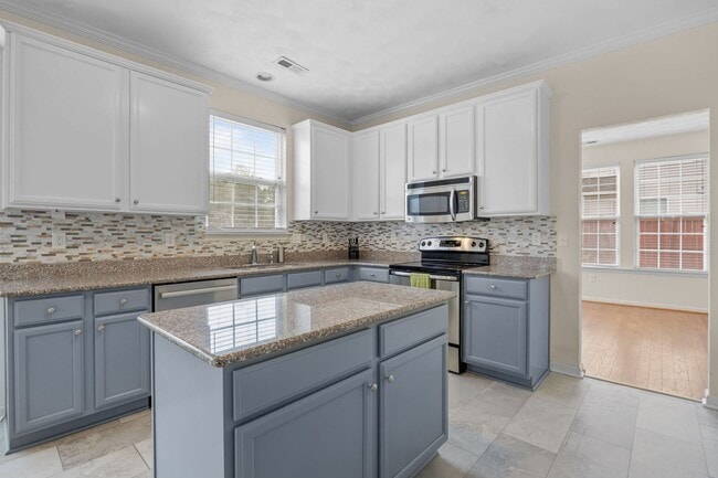 Building Photo - Spacious 5BR Home with Large Backyard in Quiet Chesapeake Neighborhood!