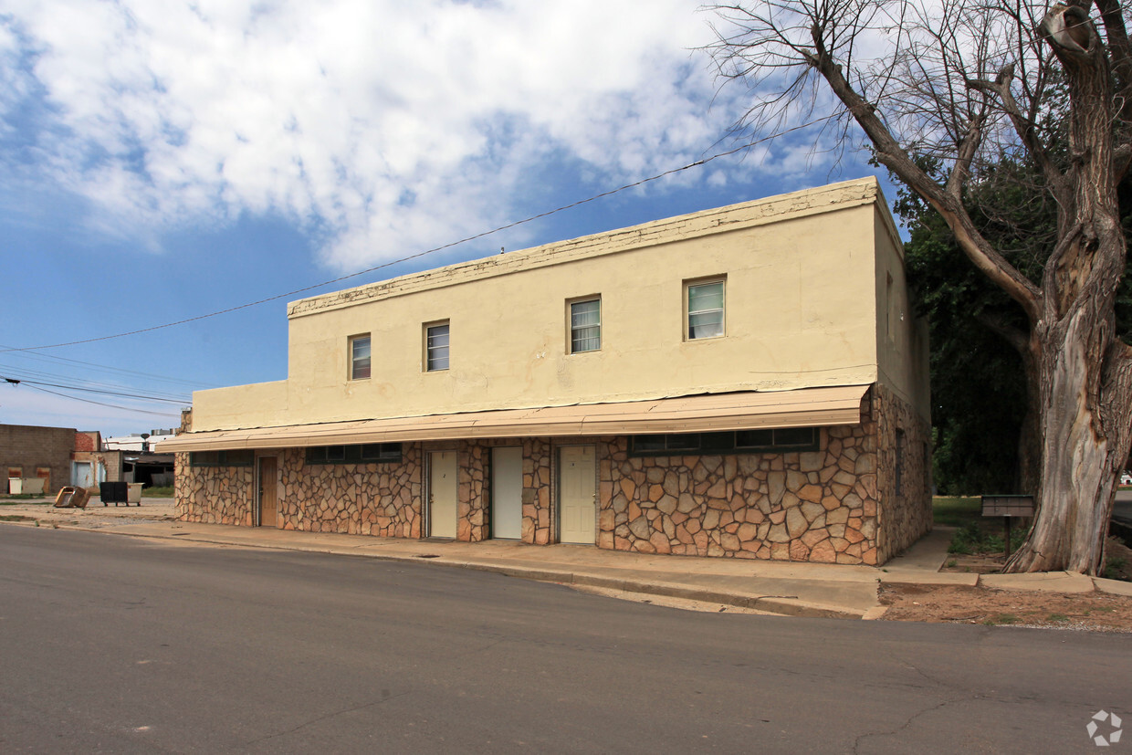 Building Photo - 121 N Prouty Ave