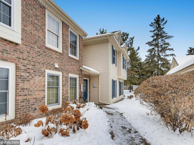 Space for a high top and chairs or a mobile island for more storage - 7301 W 109th St