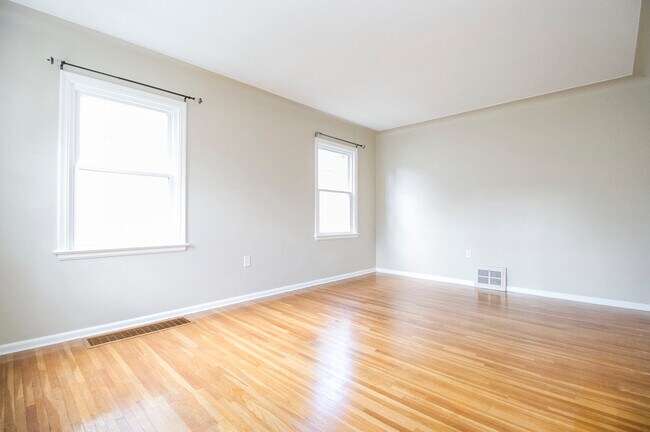 Building Photo - 742 Kipling Dr