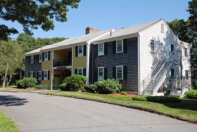 Building Photo - Lily Pond Apartments