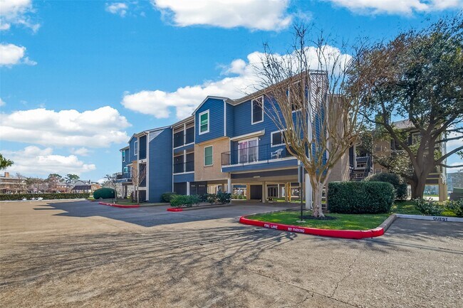 Foto del edificio - 18515 Egret Bay Blvd
