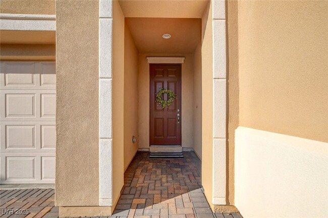 Building Photo - 484 Punto Vallata Dr