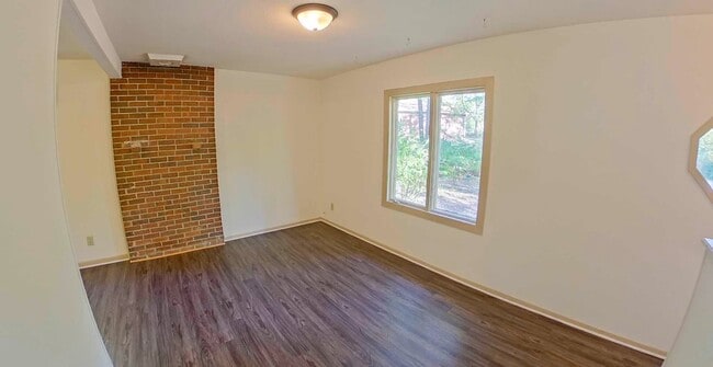 Building Photo - 3D Tour Available - Updated Flooring + Bon...