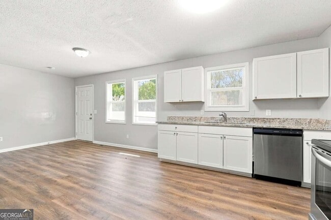 Building Photo - 715 W Creek Cir