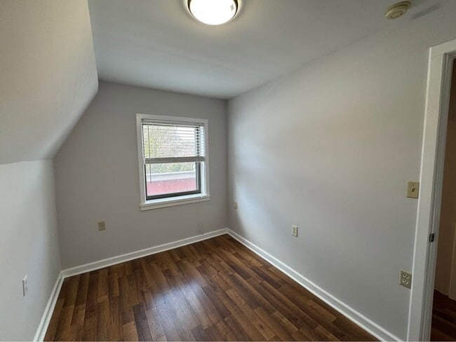 Building Photo - 49 Glenwood Ave