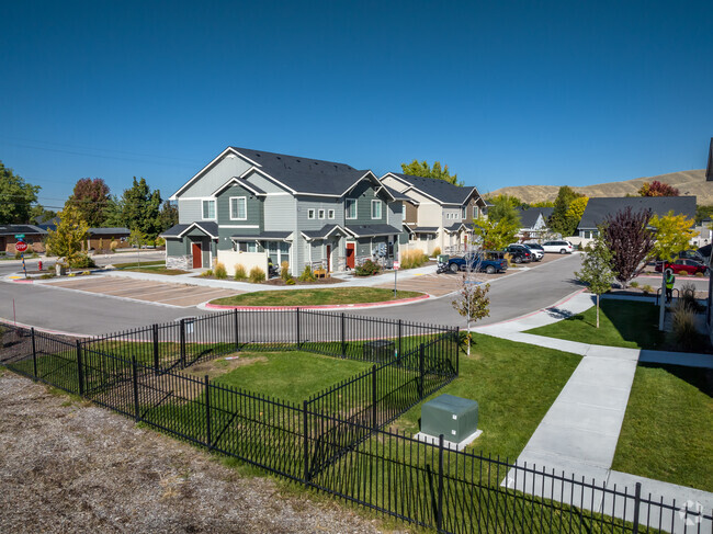 Summerwinds Dog Park - Summerwinds Townhomes