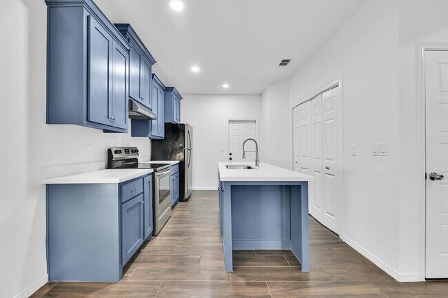 Building Photo - 10308 Ramon Ave