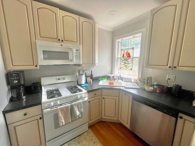 Building Photo - 298 Lamartine St