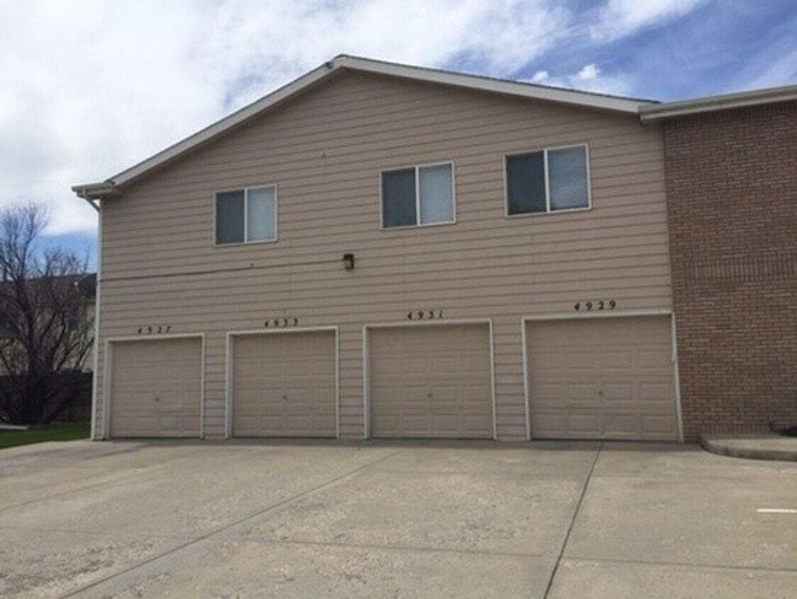 Foto del edificio - 4933-4933 Basswood Dr