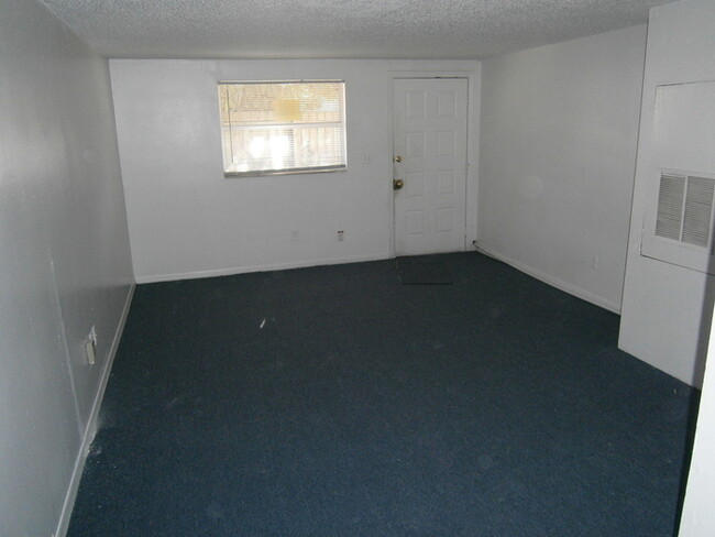 Building Photo - Cozy 2 Bedroom/1 Bath Duplex in Eatonville!!