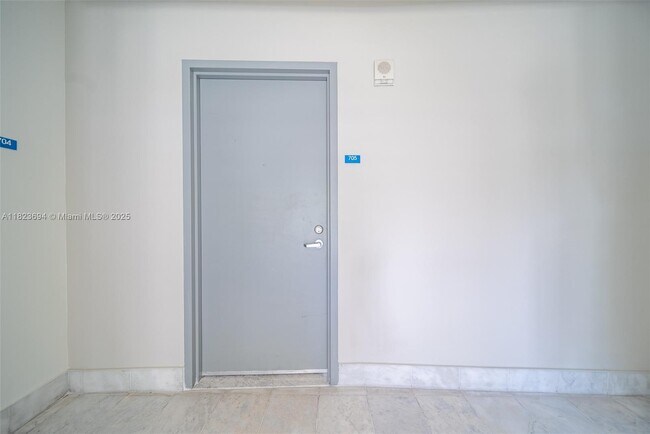 Foto del edificio - 601 NE 36th St