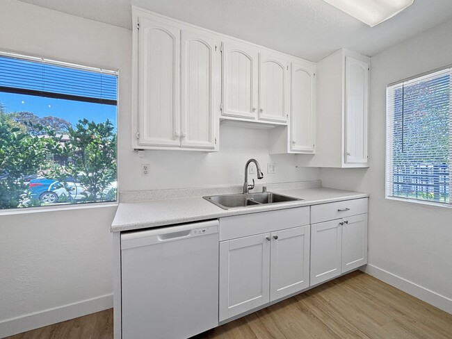 Building Photo - Updated 3B/2BA House in North Park w/ Cove...