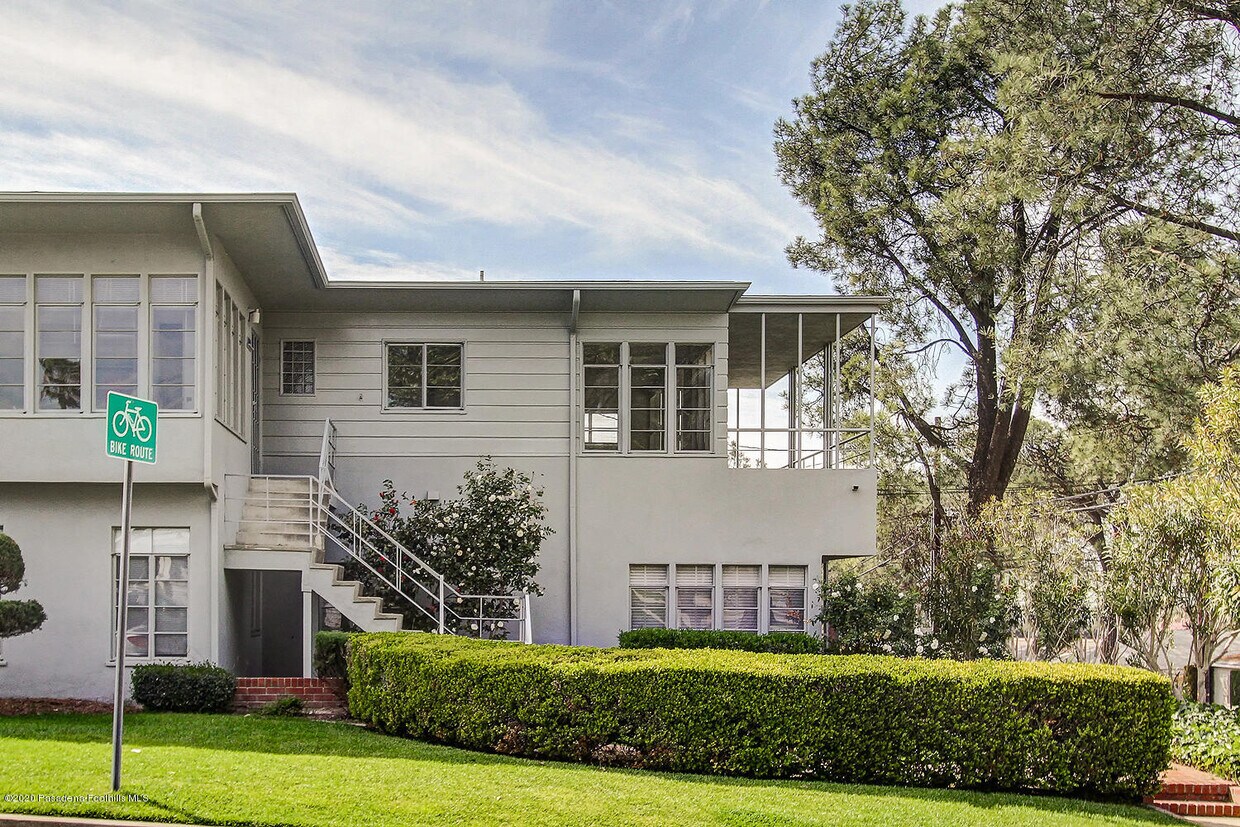 Foto principal - 7305 College Ave