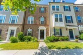 Foto principal - Beautiful 3 bed 2.5 bath townhouse for ren...