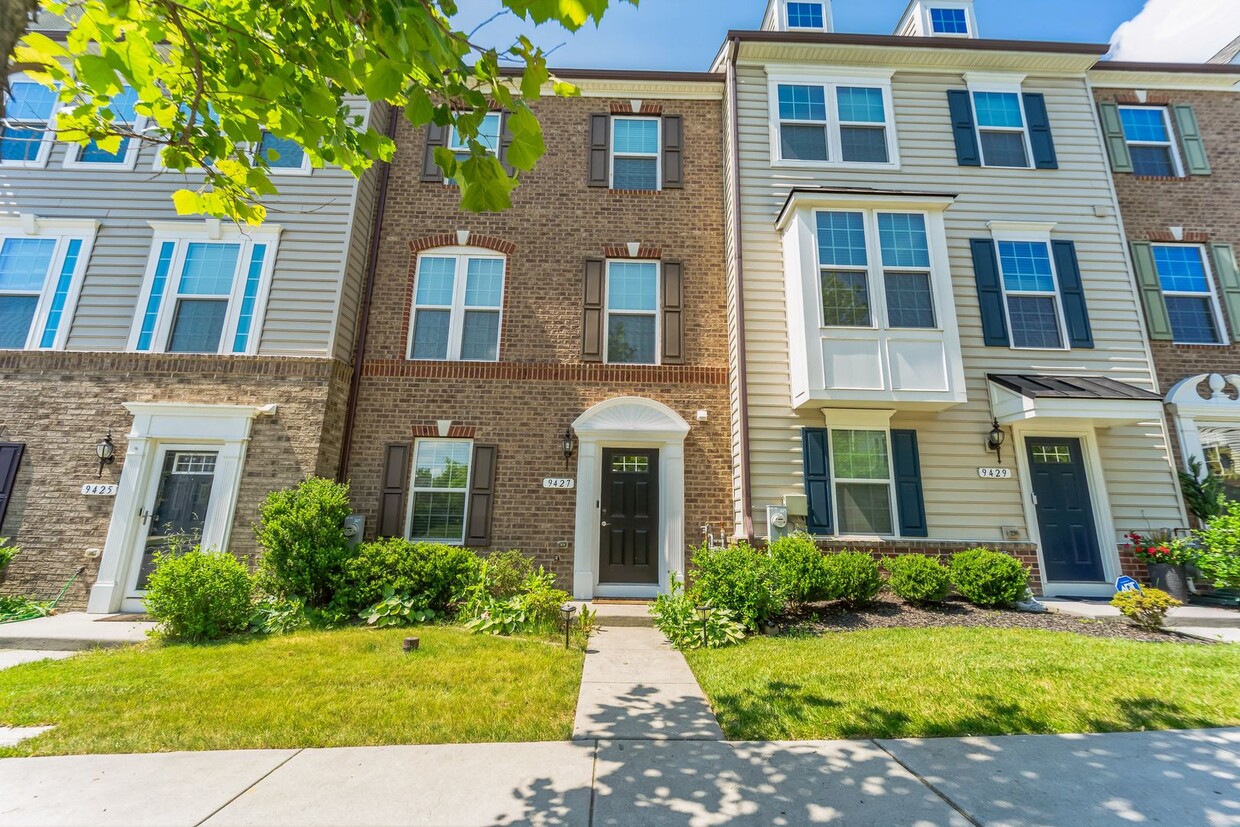 Primary Photo - Beautiful 3 bed 2.5 bath townhouse for ren...