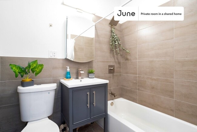 Building Photo - Spacious ROOM at The Park Avenue House