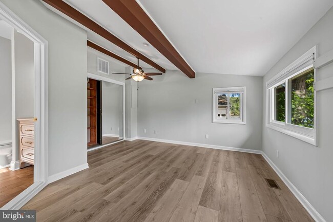 Building Photo - 530 Highland Dr