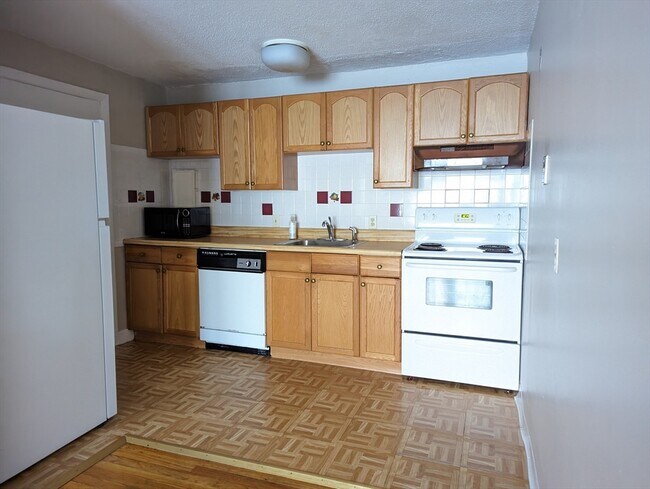 Building Photo - 239 Kelton St