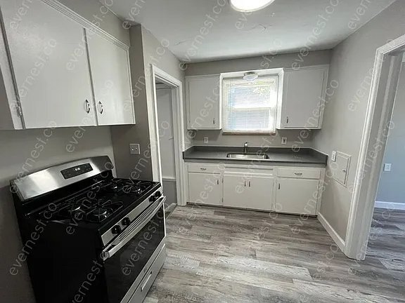 Foto del edificio - 15516 Lincoln Ave