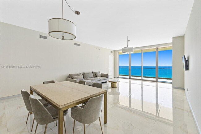 Foto del edificio - 18975 Collins Ave