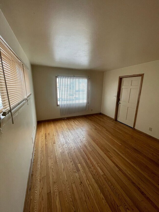 Foto del edificio - 4673-4675 N. 76th St. (Duplex)