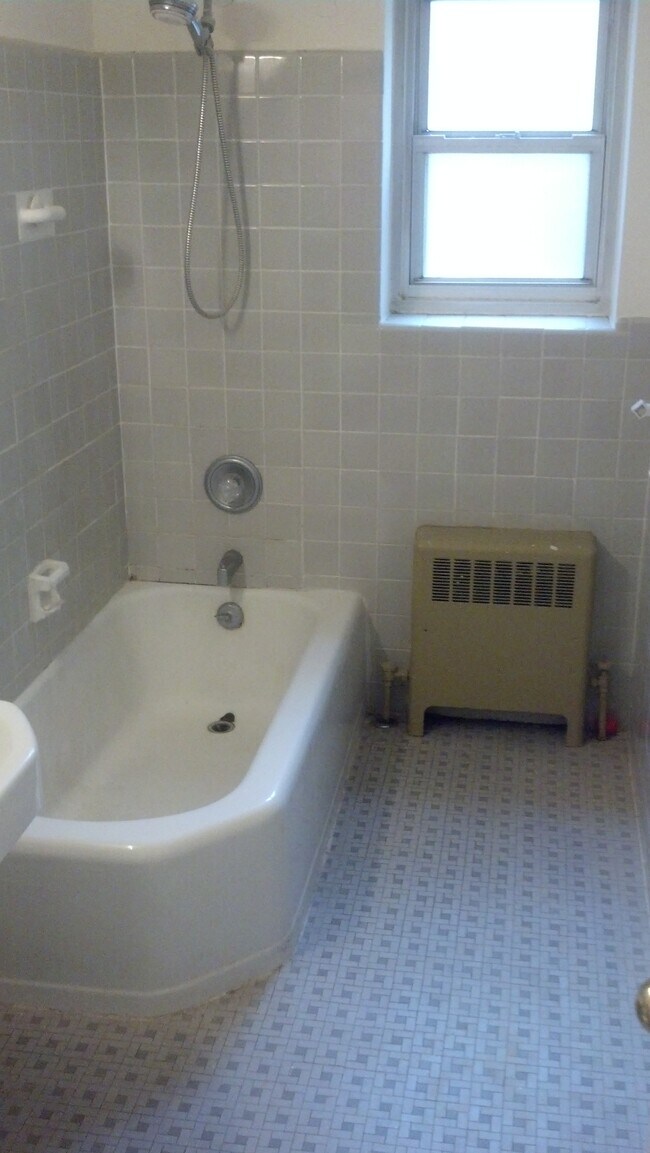 Foto del edificio - 2340 Linwood Ave