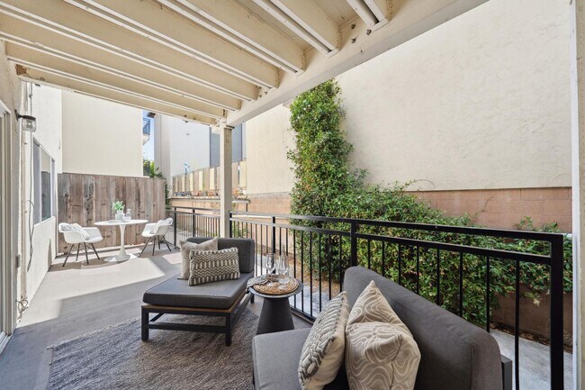 Foto del edificio - Large 1bd/1ba Walk to Whole Foods, Lake Me...
