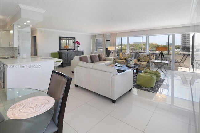 Foto del edificio - 220 Kings Point Dr