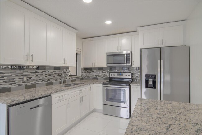 Foto del edificio - 3745 Cocoplum Cir