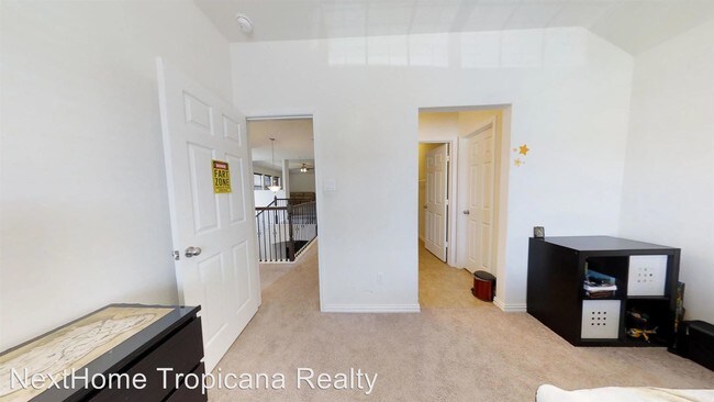 Building Photo - 4 br, 2.5 bath House - 800 Green Meadow Dr