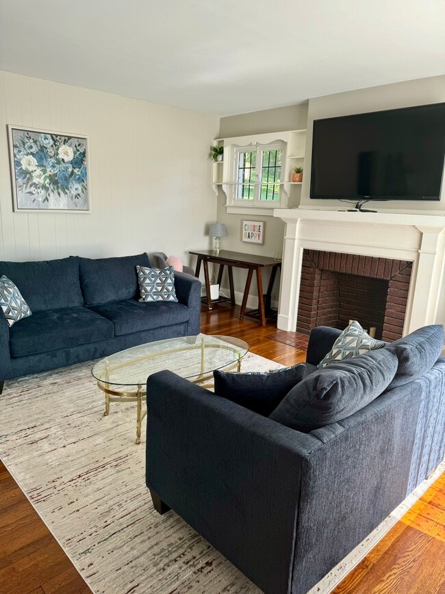 Living room - 1132 Milford St