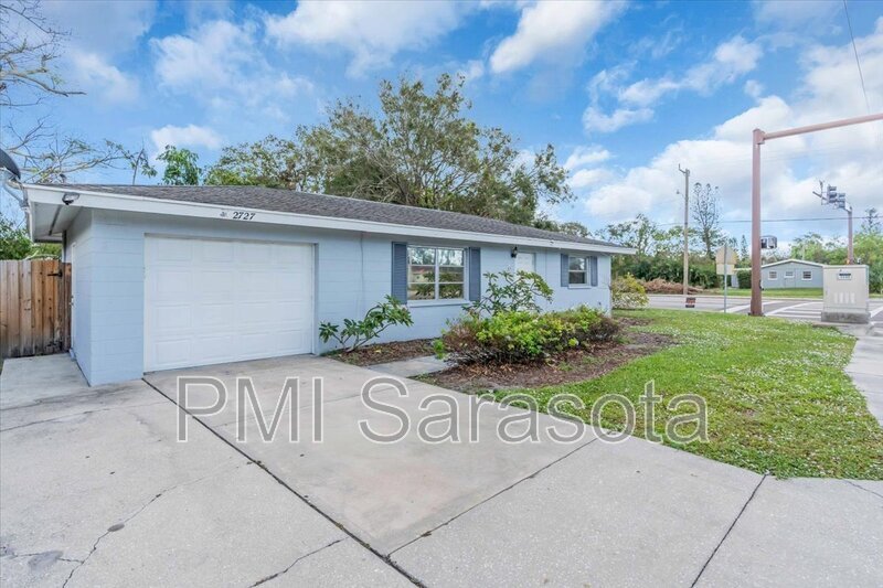 Primary Photo - 2727 McIntosh Rd