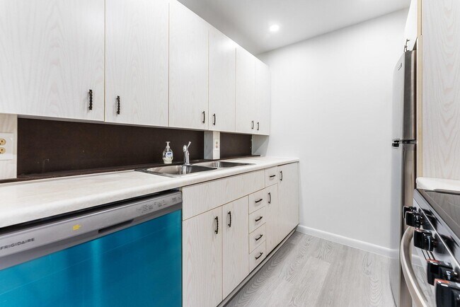 Foto del edificio - 4006 Cornwall Dr