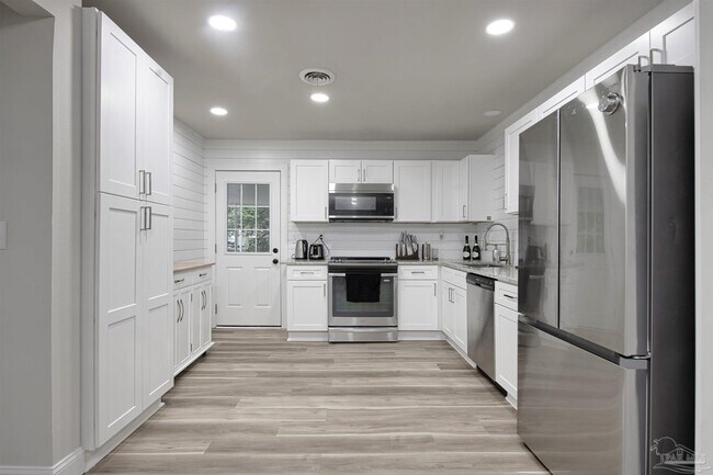 Foto del edificio - 3760 Bayou Blvd