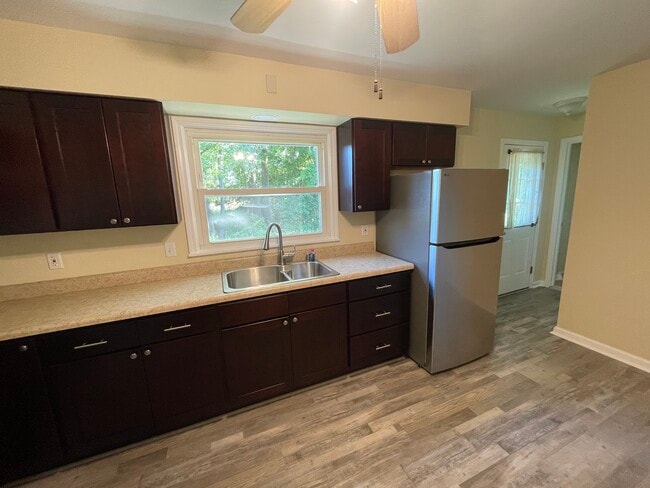New Kitchen and appliances - 41A Ledgewood Dr