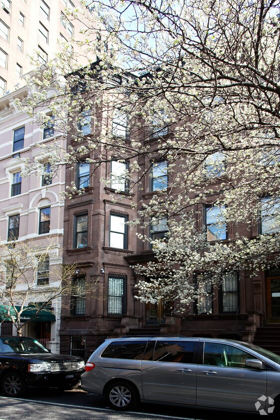 Building Photo - 167 W 78th St