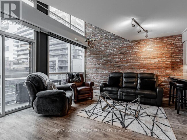 Photo du bâtiment - 1029 King St W