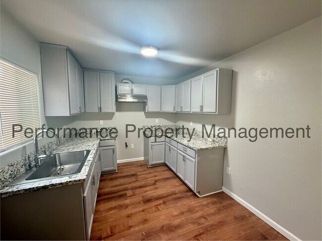 Foto del edificio - 1311 E 18th St