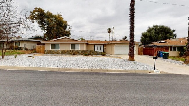 Available now! Updated with New Paint! 4/2 Single Story home in the heart of Loma Linda for Lease! - Available now! Updated with New Paint! 4/2 Single Story home in the heart of Loma Linda for Lease!