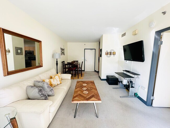 Foto del edificio - Furnished 1 bedroom, 1 bath in Acqua Vista...