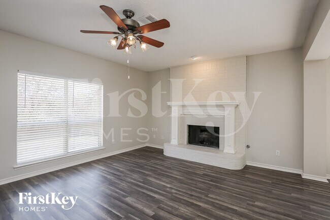 Foto del edificio - 2124 Twin Creek Ln