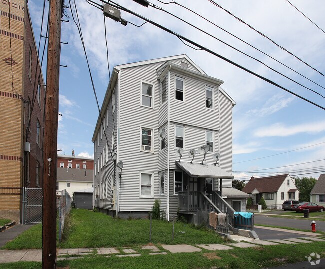 Building Photo - 5 Lyman St