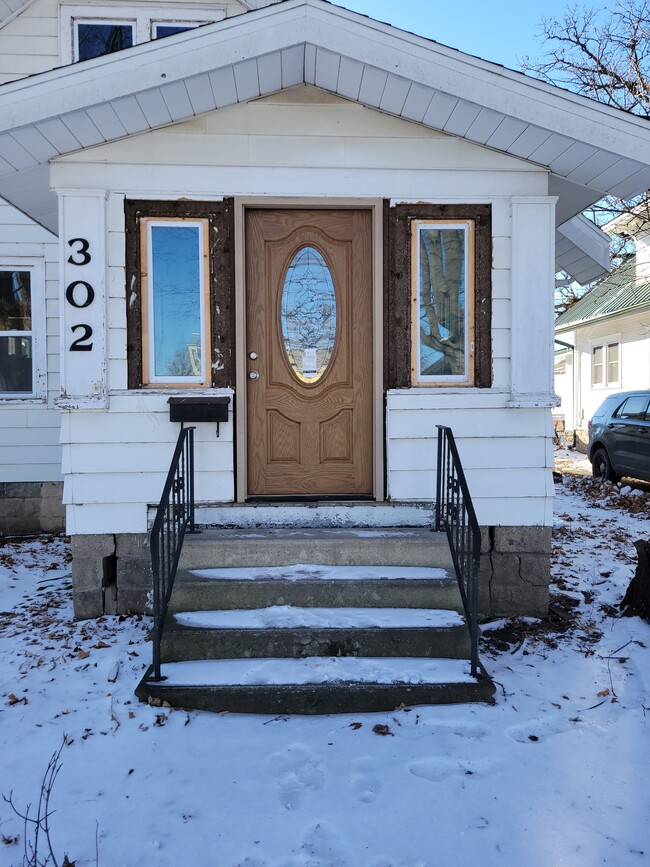 Building Photo - 302 Randall St