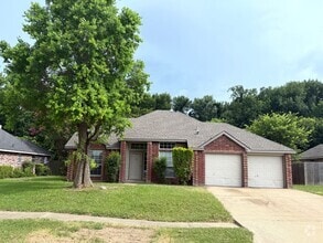 Building Photo - 312 Winnipeg Dr