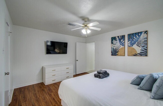 Foto del edificio - 5542 Holly St